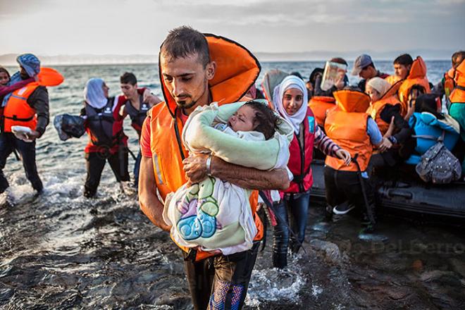 00_10_Refugee-Crisis-Lesvos.-Fernando-Del-Berro
