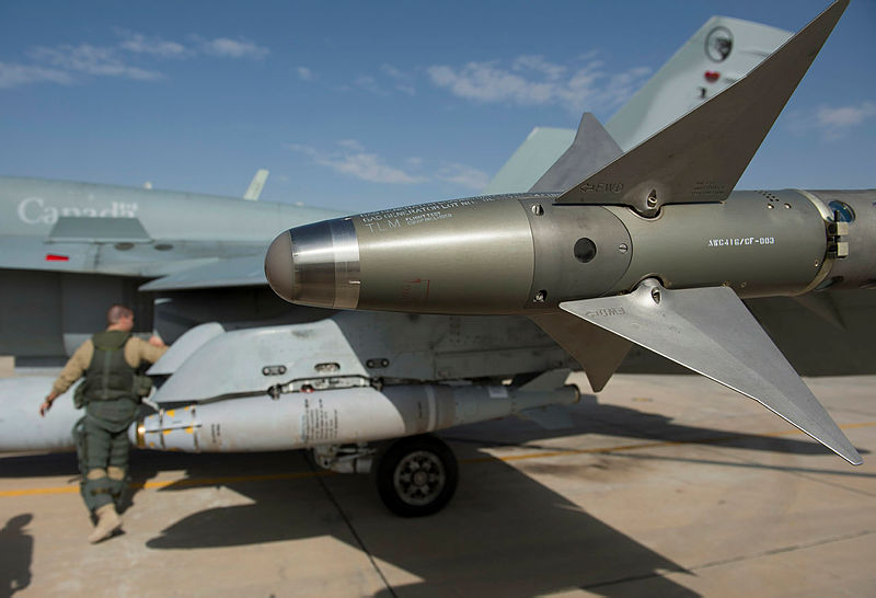 A-CF-18-and-pilot-at-Camp-Patrice-Vincent-Kuwait-on-Jan-17-2015-DND-Photo.t54d00887.m800.x5d1b4803