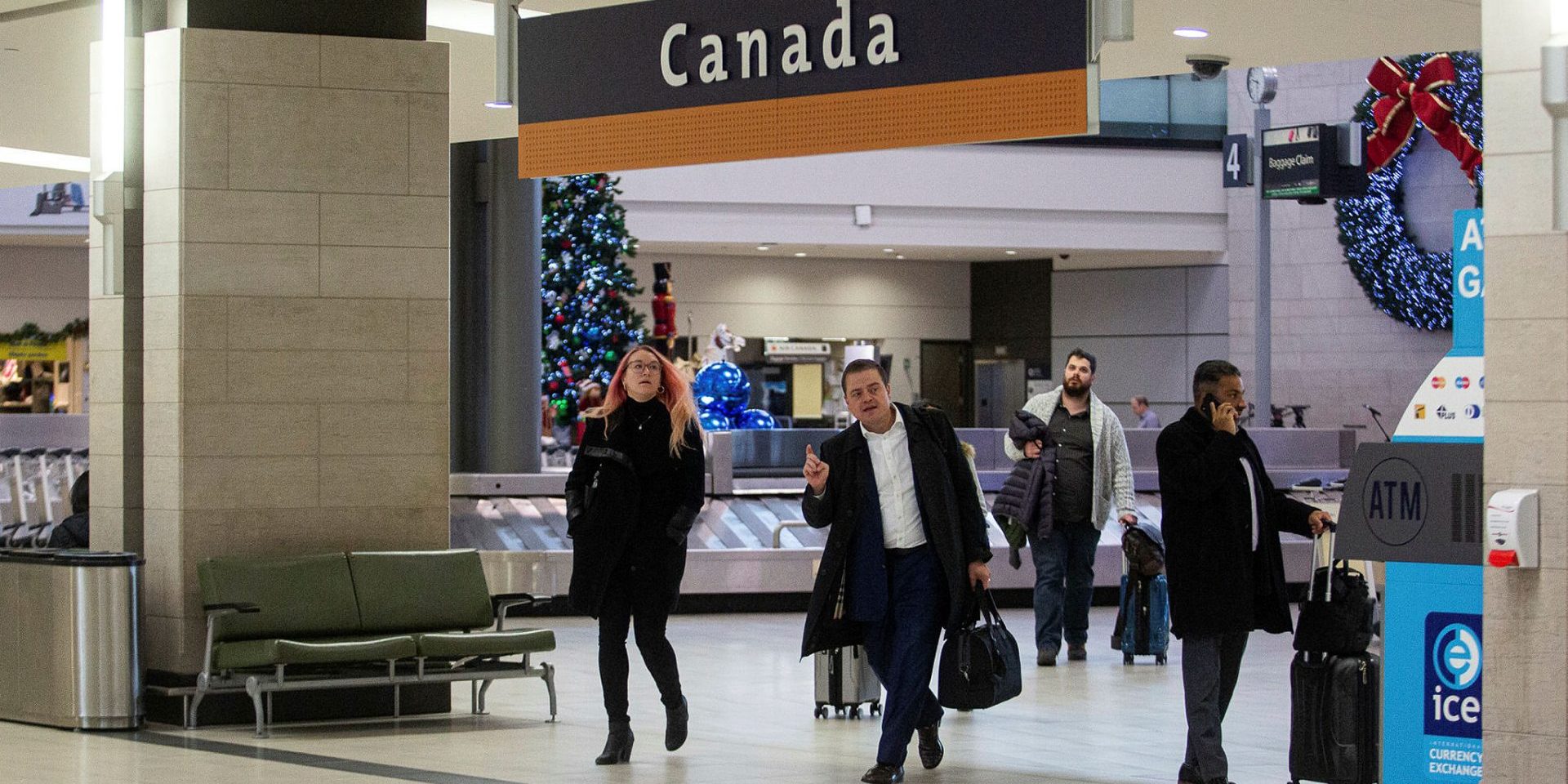 Travellers pass through the arrivals gate at the Ottawa Macdonald-Cartier International Airport on Nov. 28, 2022.  Andrew Meade