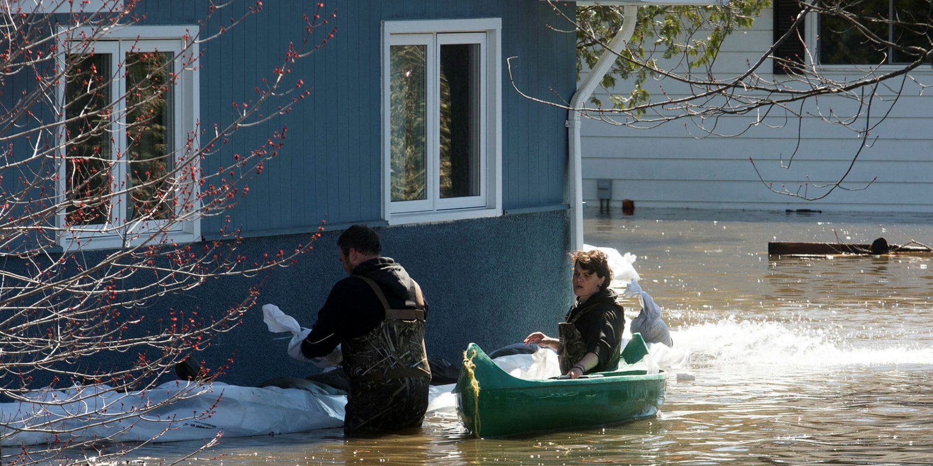Homeowners shore up sandbags around a property at Constance Bay  on Apr. 30, 2019. Residents have battled record water levels along the Ottawa River Valley resulting in unprecedented flood damage. Andrew Meade