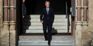 Carney dresses for the job