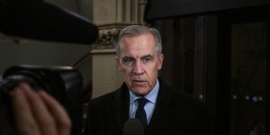 Carney government showing a ‘clear reluctance’ to criticize Trump with lack of direct condemnation over Venezuela raid, says past Liberal foreign minister Axworthy