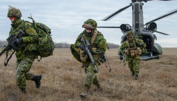 Members of 1st Regiment Royal Canadian Horse Artillery disembark a CH-147F Chinook helicopter from 450 Tactical Helicopter Squadron as part of Exercise CHINOOK GUNNER at CFB Shilo, Manitoba, on November 24, 2015.

 

Photo: MCpl Louis Brunet, Canadian Army Public Affairs