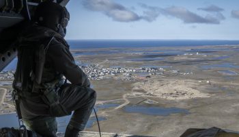 Corporal Noah Ramsay of 450 Tactical Helicopter Squadron looks out over Cambridge Bay on board a CH-147F Chinook en route to an observation point located on Victoria Island in Nunavut during Operation NANOOK-NUNAKPUT on August 25, 2024.

 

Photo by: Master Corporal Alana Morin, Joint Task Force - North, Yellowknife.