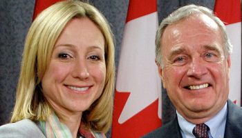 Belinda and PM all smiles.t69496868.m2048.xFncrqpIK