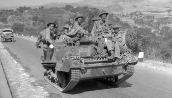 Infantrymen of The Hastings and Prince Edward Regiment in Italy in July 1943. Photograph courtesy of Lieut. Jack H. Smith/Department of National Defence/Library and Archives Canada