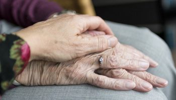 hands-2906458_1280
