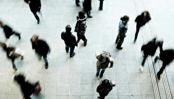 pedestrians-1209316_960_720_1.t6091ce1a.m2048@0.xaai1NnMo