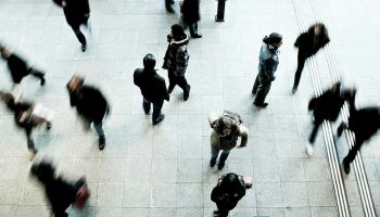 pedestrians-1209316_960_720_1.t6091ce1c.m2048.x1F5JiPu2