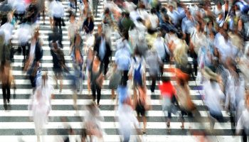 pedestrians-400811_1280.t68bf1f38.m2048.xwUWnLCtn