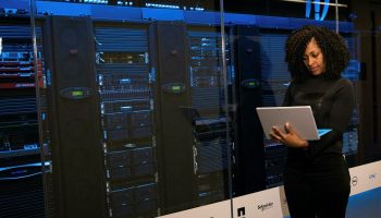 pexels-divinetechygirl-1181354.t6977697b.m2048.xlu2tPcxj