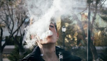 pexels-oskelaq-1005486